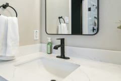 lindsay-master-bathroom5